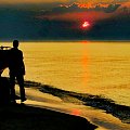 1/3 -taki tryptyk __ czy daje nam radość zachód słońca nad morzem oglądany solo?...