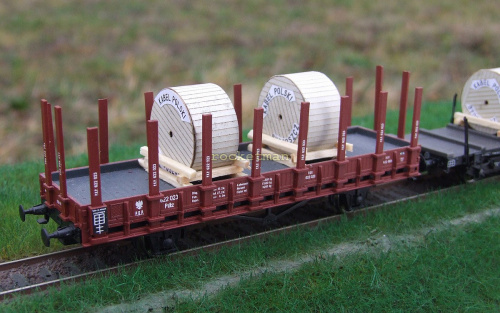 Model wagonu towarowego platformy kłonicowej P.K.P. w skali 1:87 H0. Epoka II. #PKP #wagon #platforma
