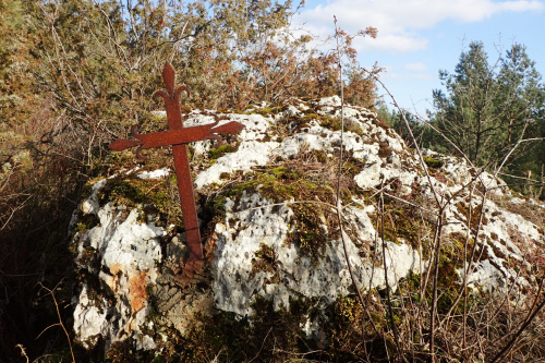 Krzyż na Skale Janosika w Pabianicach