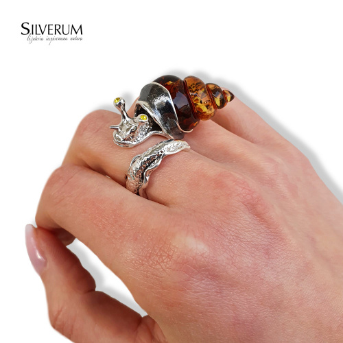 ślimak oryginalny pierścionek z bursztynem - #artystyczny, #pierścionek, #srebro, #bursztyn, #sklep, #internetowy, #silverum,