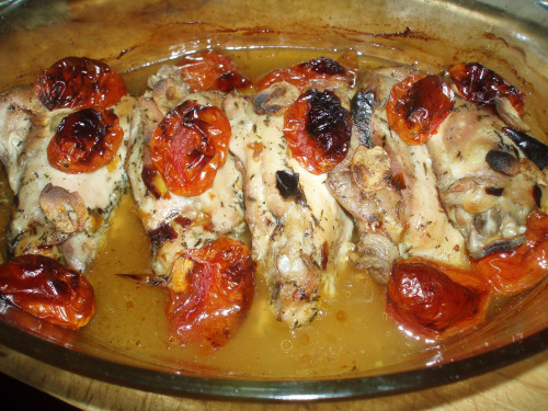 Pieczone udka z kurczaka z pomidorkami cherry