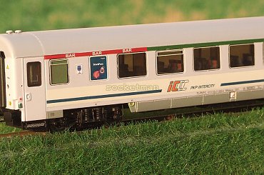 Wagon półbarowy PKP IC z kinematyką. Epoka V (VI) na wzór wagonu typu 155A w skali H0. Konwersja z modelu ACME #WARS #BAR #PKPIC H0 #wagon