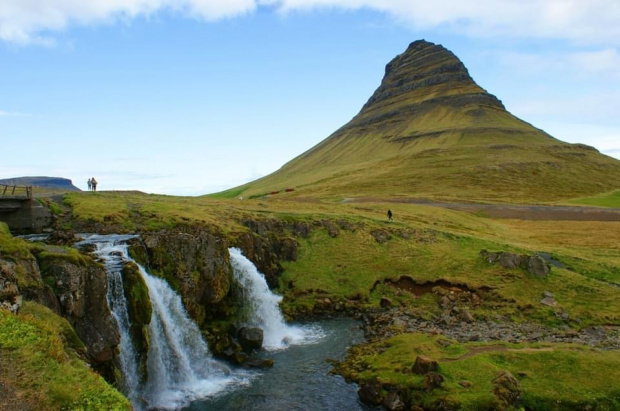 Góra Kirkjufell i wodospad Kirkjufellsfoss