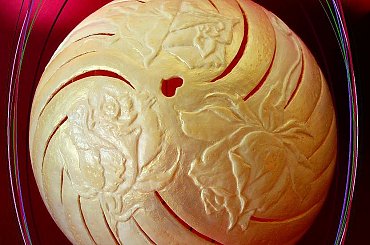 Rzeźbiona pisanka na strusim jajku - #ażurowe pisanki #eggart #rzeźbionejajko #wielkanoc #strusiejajko #prezent #ozdoby #kwiaty #tulipan #relief #rzeźba #poland #ażurki #ażurowepisanki
