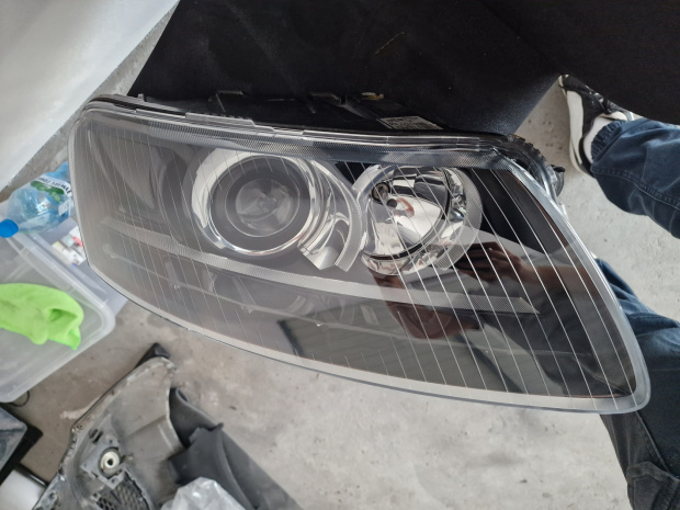 Audi A6 C6 rozklejanie lamp