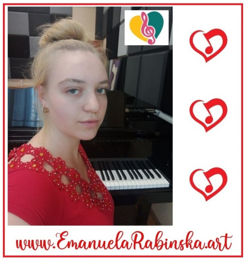 Emanuela_Rabinska_behind_the_piano