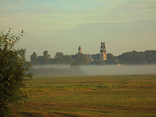 Klasztor w Lądzie https://www.youtube.com/watch?v=STvE6pPzEwc